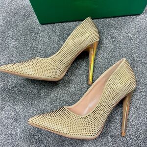 Elegant Gold Stiletto Heels Lauren Lorraine NEW